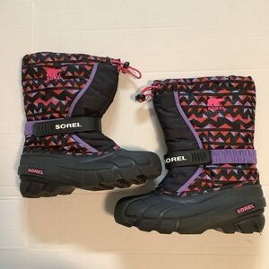 Sorel Kids' Black and Purple Patterned Snow Boots size 5 geometric print